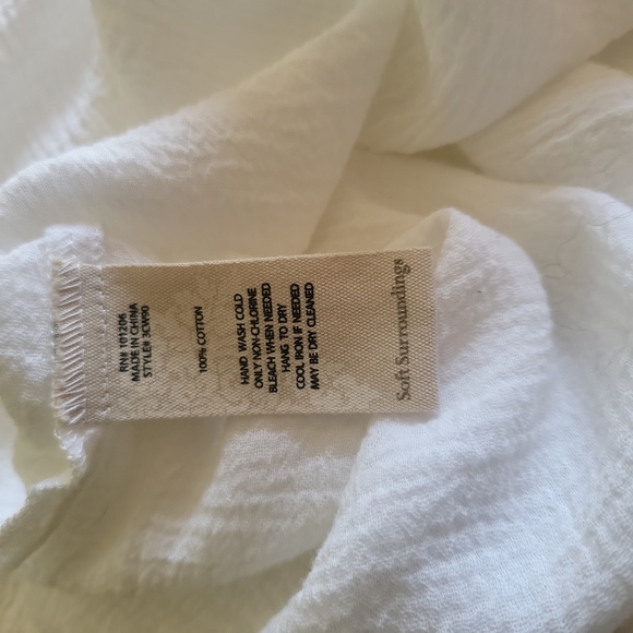 GAUZY SOFT SURROUNDINGS TOP - Picture 9 of 9